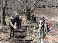 ���オ������