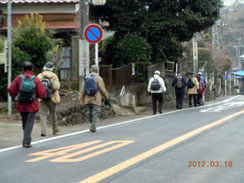 �p�[�N�Z���^�[�Ɍ������Č��������