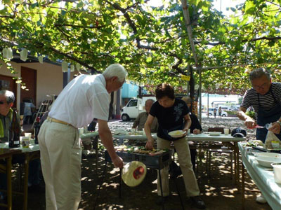 BBQの火を強くしましょう