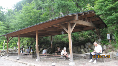 瀬音の湯の足湯　無料　私達は温泉に