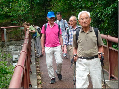 石舟橋を渡る　下はどんなかなあ