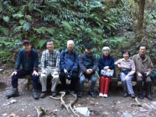 大山橋ベンチにて