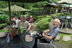 冷えた湧き水をいただき一休み（2）