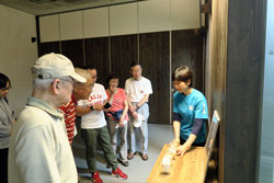 日本酒造りの流れを見学